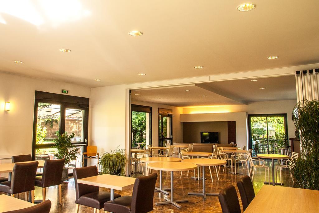 Hotel Les Amandiers 투르농쉬르론 외부 사진