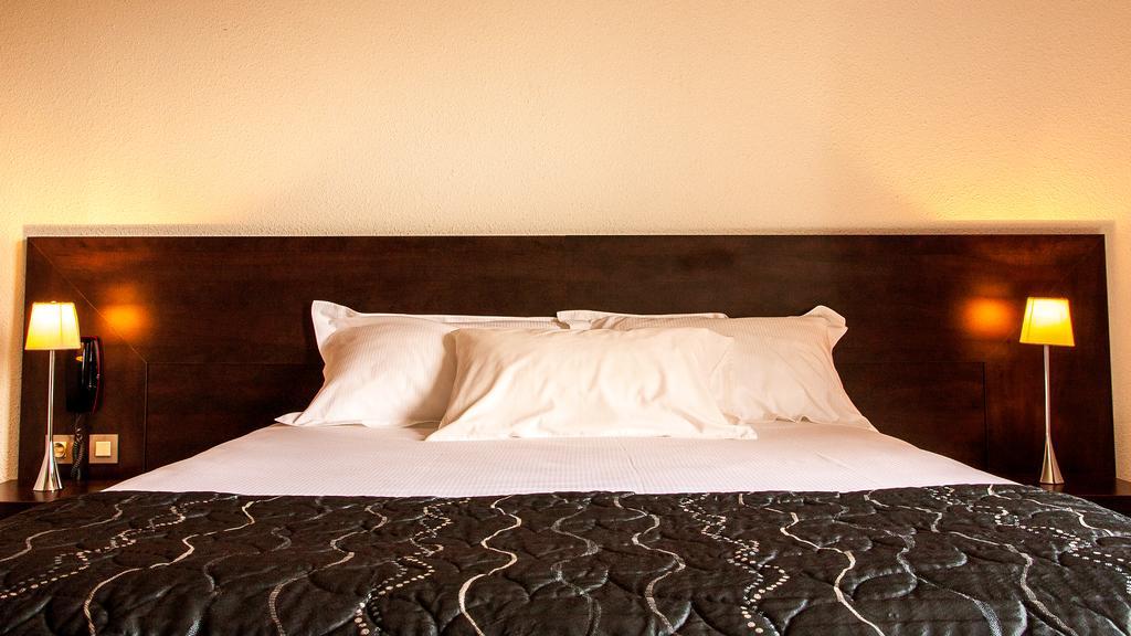 Hotel Les Amandiers 투르농쉬르론 외부 사진