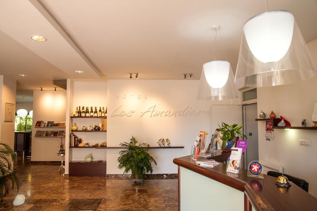 Hotel Les Amandiers 투르농쉬르론 외부 사진