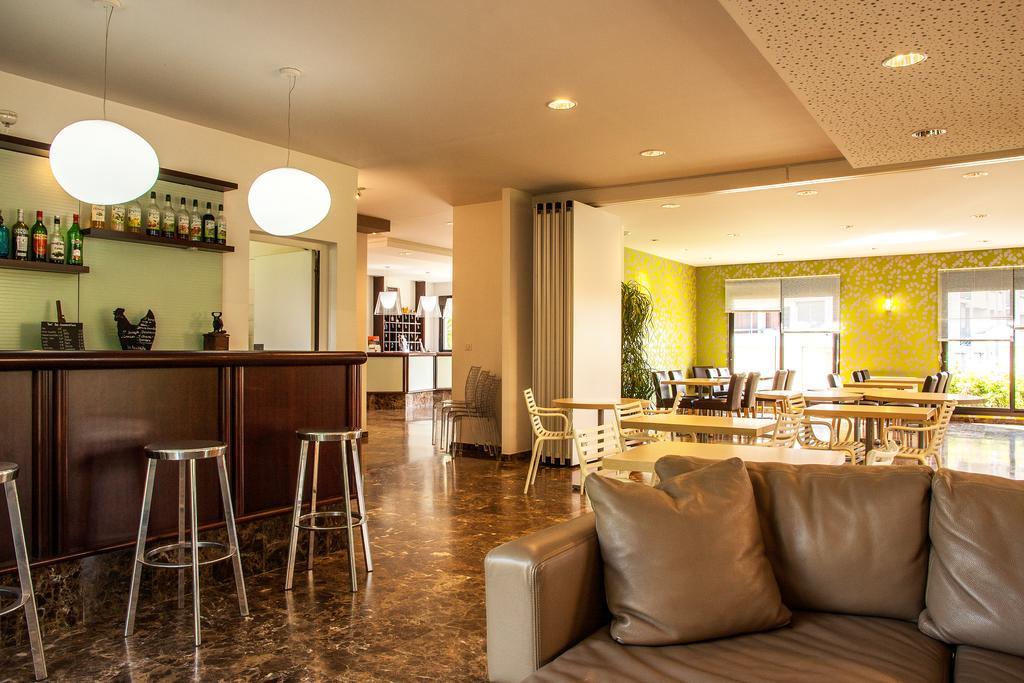 Hotel Les Amandiers 투르농쉬르론 외부 사진