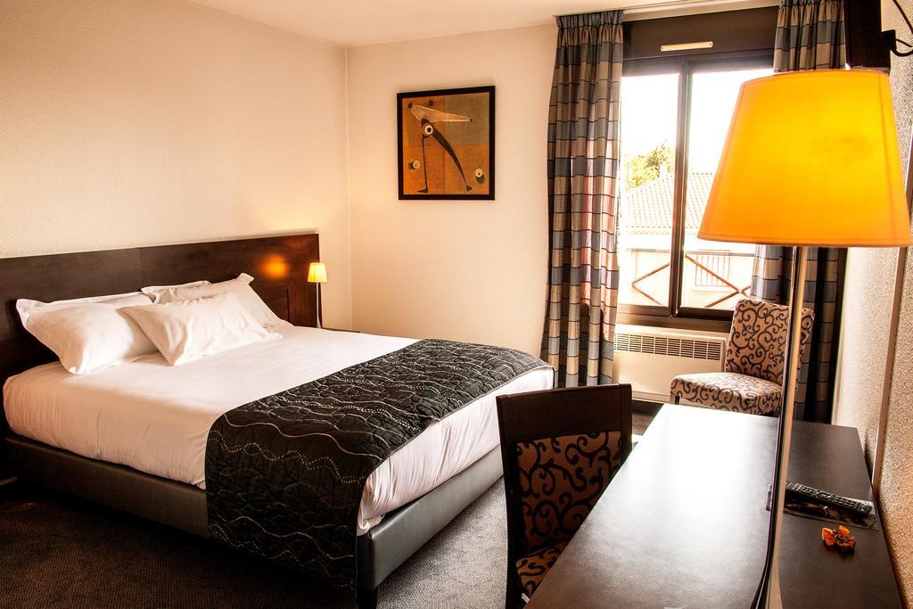 Hotel Les Amandiers 투르농쉬르론 외부 사진