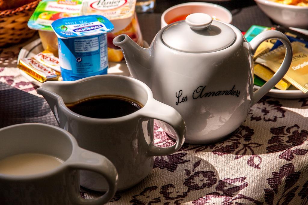 Hotel Les Amandiers 투르농쉬르론 외부 사진